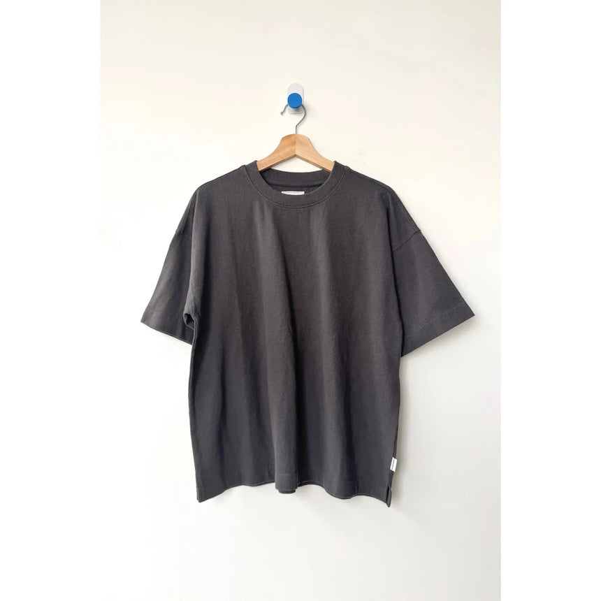 Le Bon Shoppe - Jayden tee - Dark Slate | Scout & Co