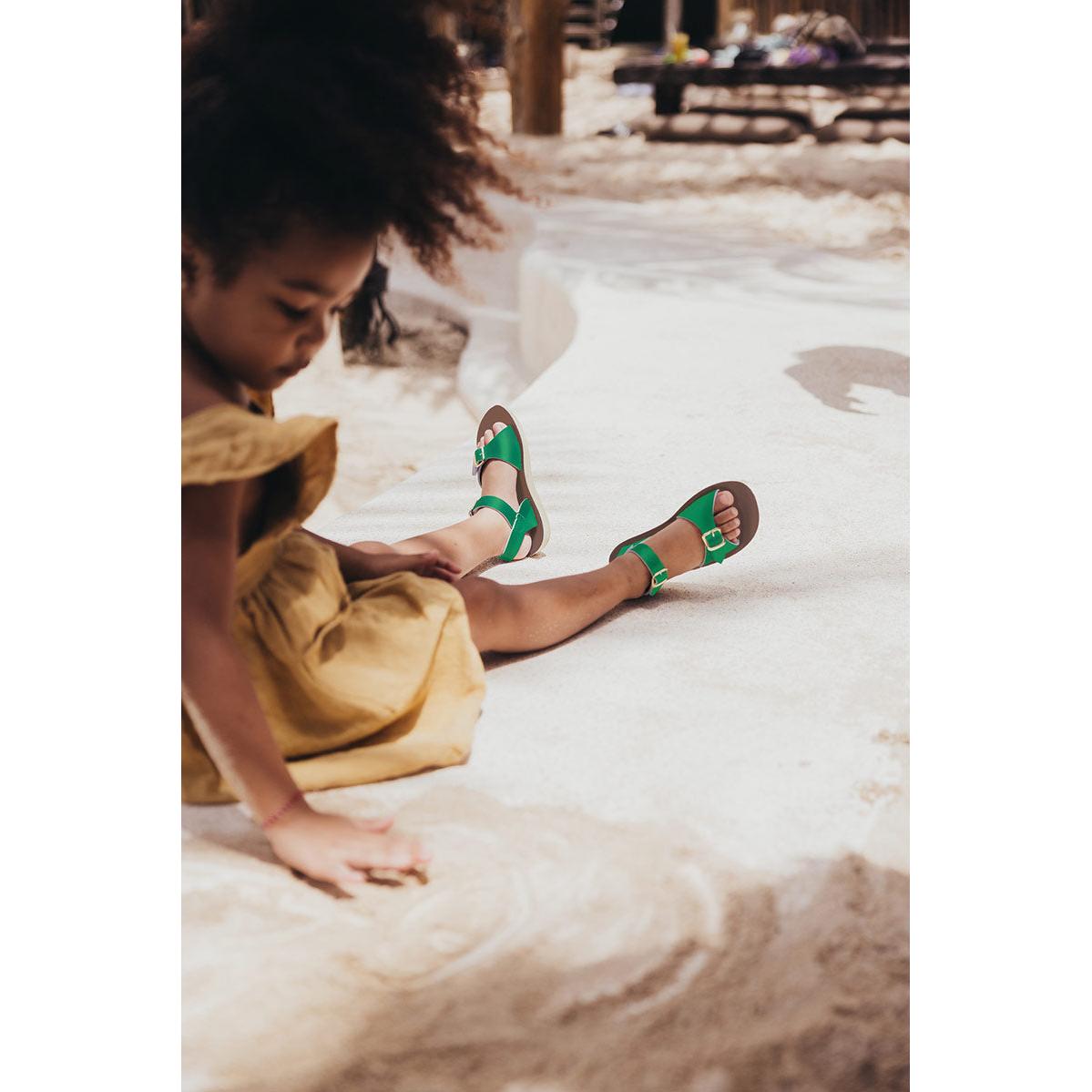 Saltwater Surfer Sandals - Kelly Green - Kids | Scout & Co