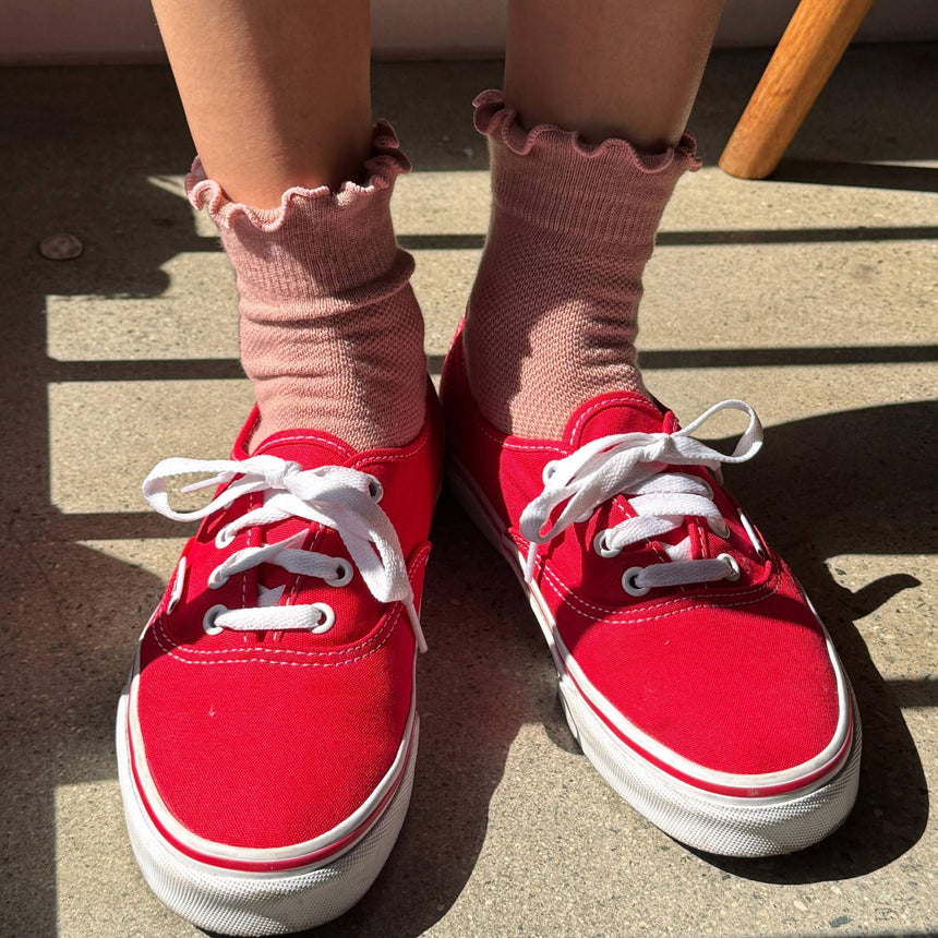 Le Bon Shoppe - Ruffled Hugger Crew Socks - Vintage pink | Scout & Co