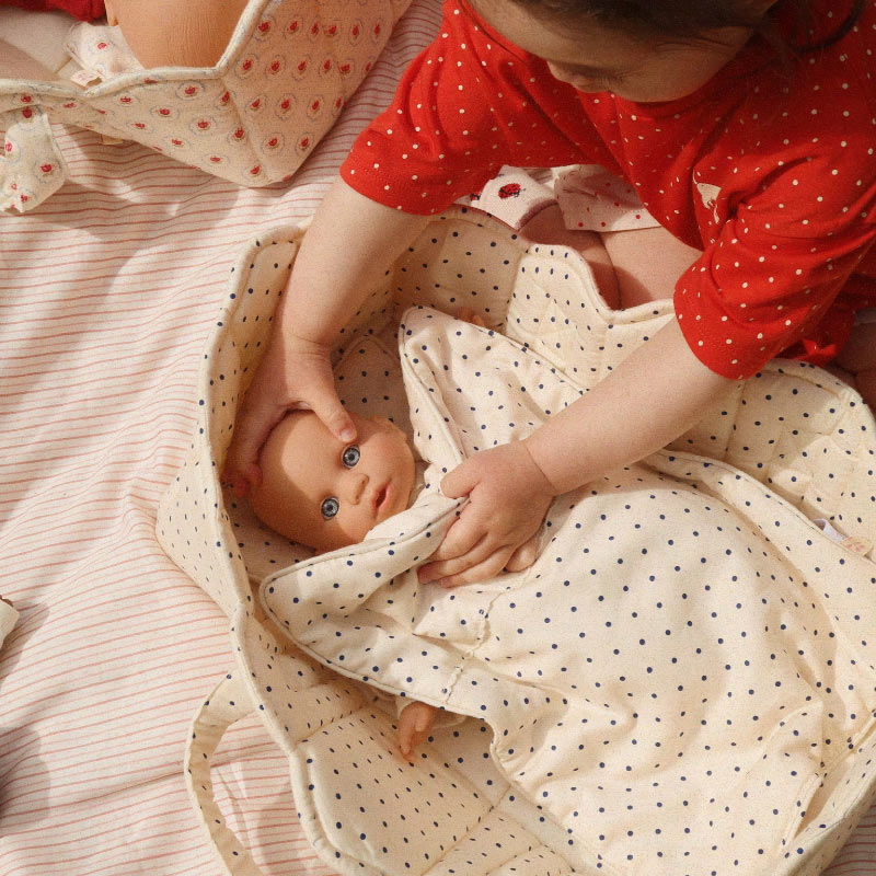 Konges Sløjd - Doll lift carrier - Estate Dot | Scout & Co