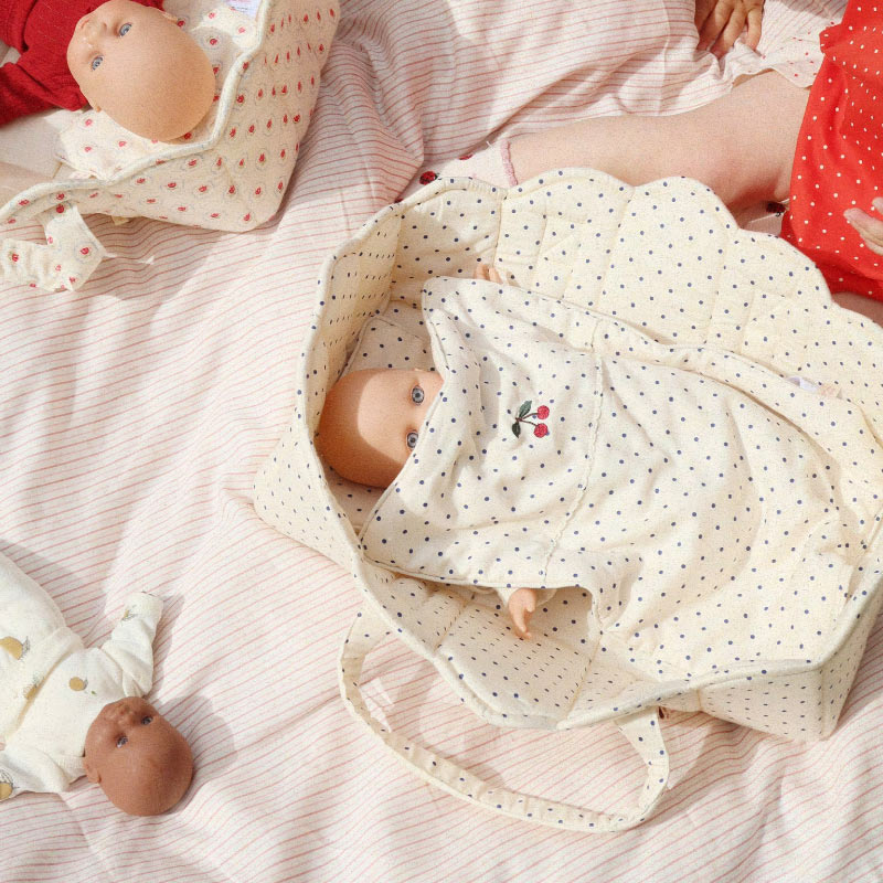 Konges Sløjd - Doll lift carrier - Estate Dot | Scout & Co