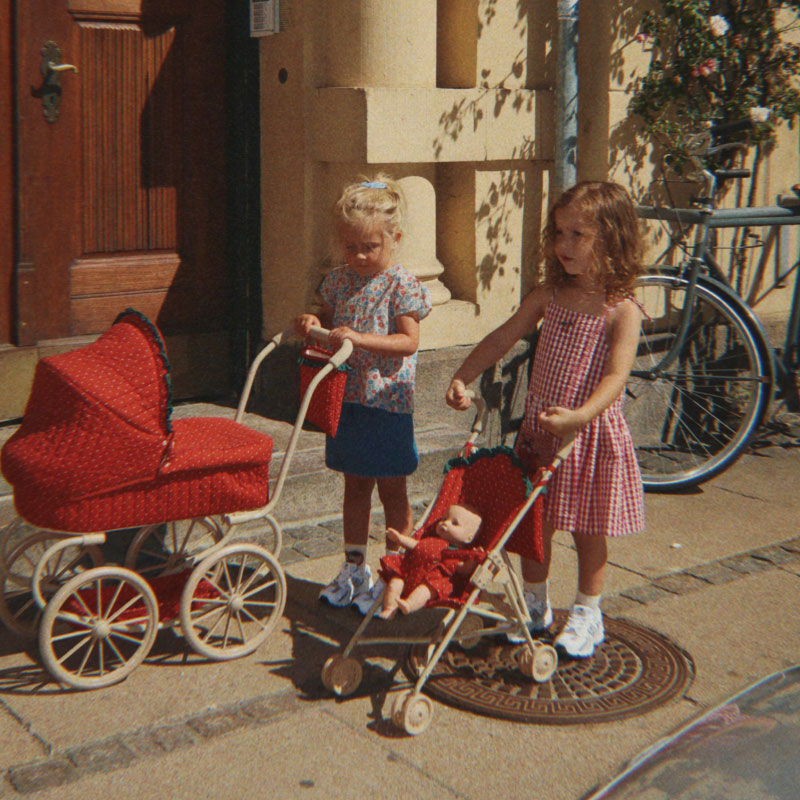 Konges Sløjd - Strawberry doll stroller - Fraise dot | Scout & Co