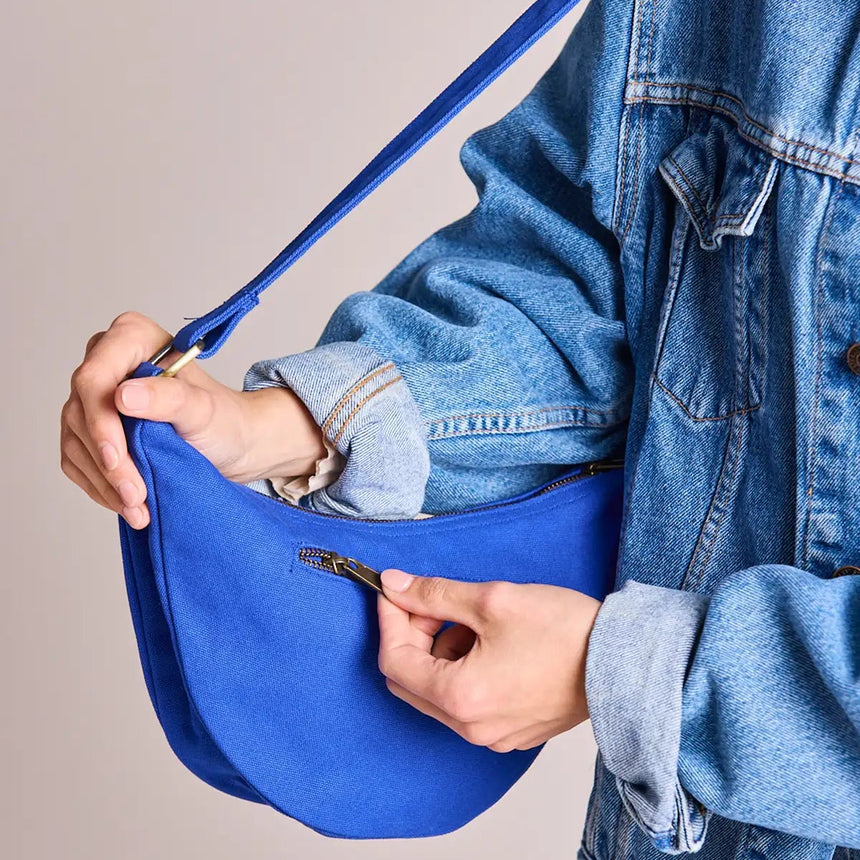 Hindbag - Andrea half moon belt bag - Electric blue | Scout & Co