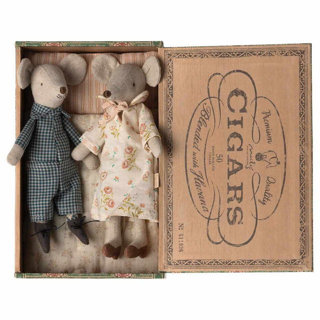 Maileg - Grandma & Grandpa mice in matchbox - pyjamas | Scout & Co