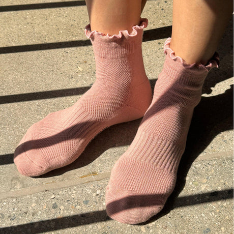 Le Bon Shoppe - Ruffled Hugger Crew Socks - Vintage pink | Scout & Co