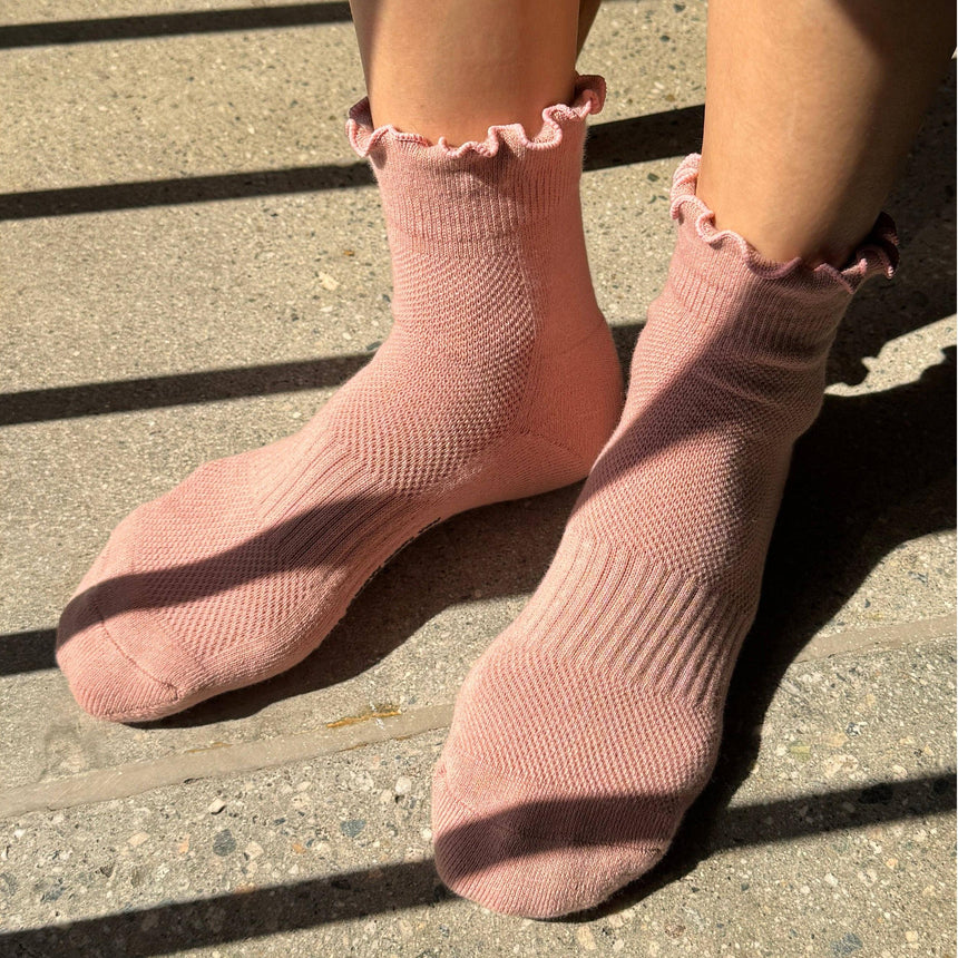Le Bon Shoppe - Ruffled Hugger Crew Socks - Vintage pink | Scout & Co