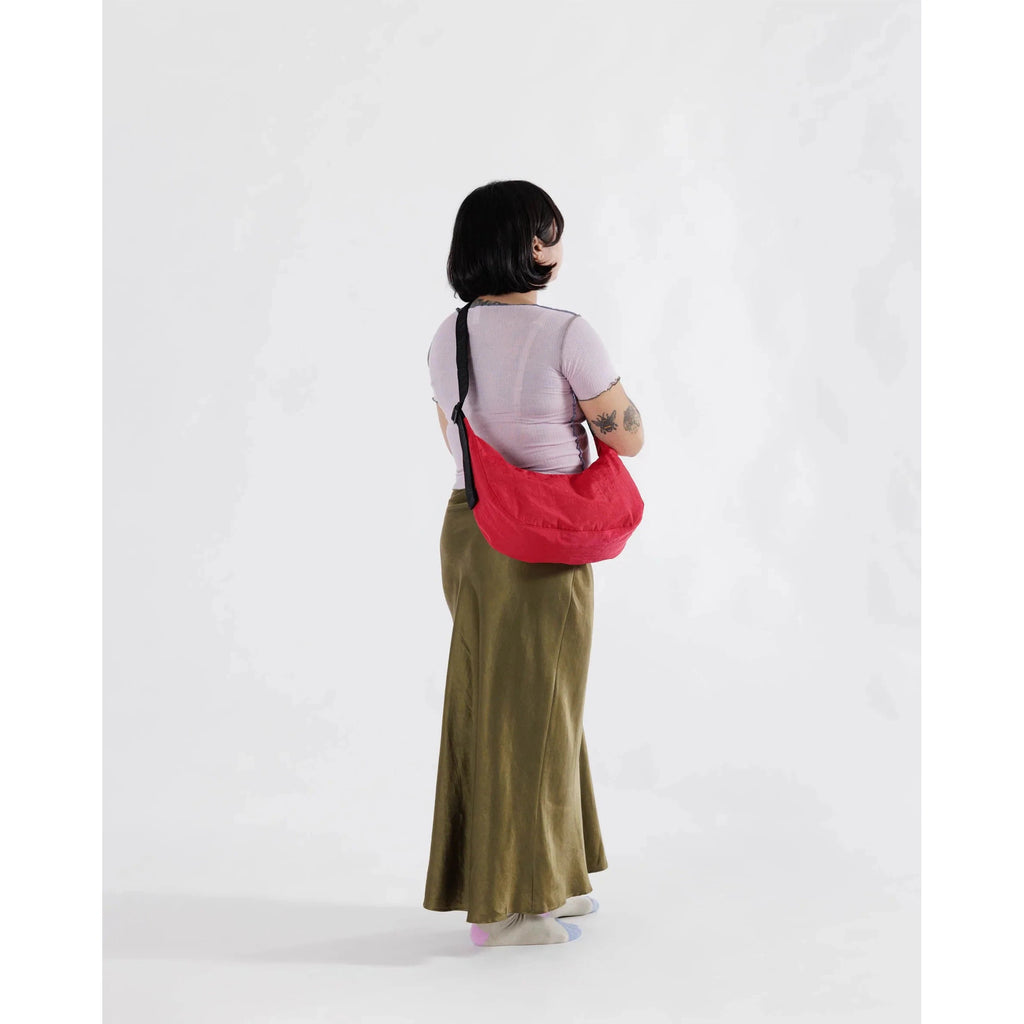 Baggu - Medium Nylon Crescent bag - Candy Apple | Scout & Co