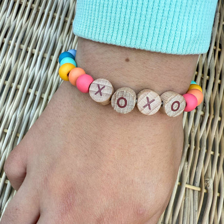 Cotton Twist - XOXO beaded friendship bracelet kit tin - Rainbow | Scout & Co