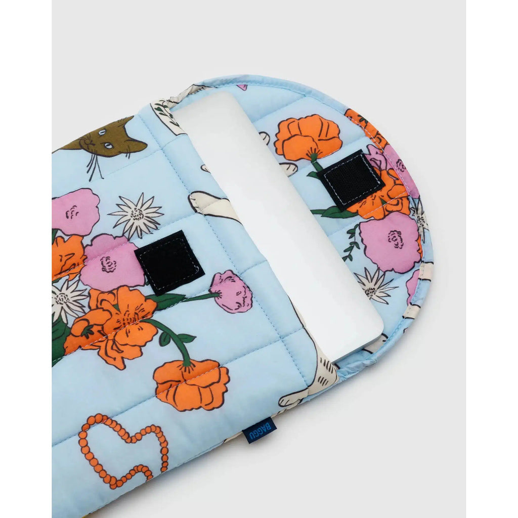 Baggu - Puffy laptop sleeve 13in / 14in - Table Cats | Scout & Co