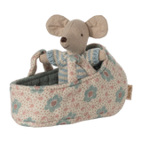 Maileg - Baby mouse in carry cot - Blue | Scout & Co