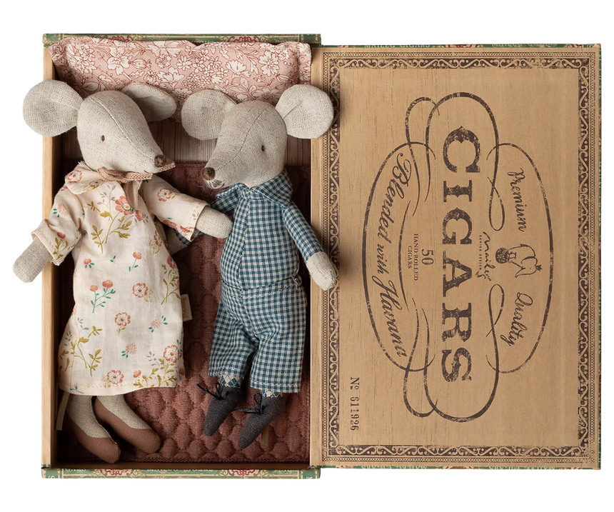 Maileg - Grandma & Grandpa mice in matchbox - nightwear
