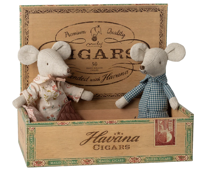 Maileg - Grandma & Grandpa mice in matchbox - nightwear