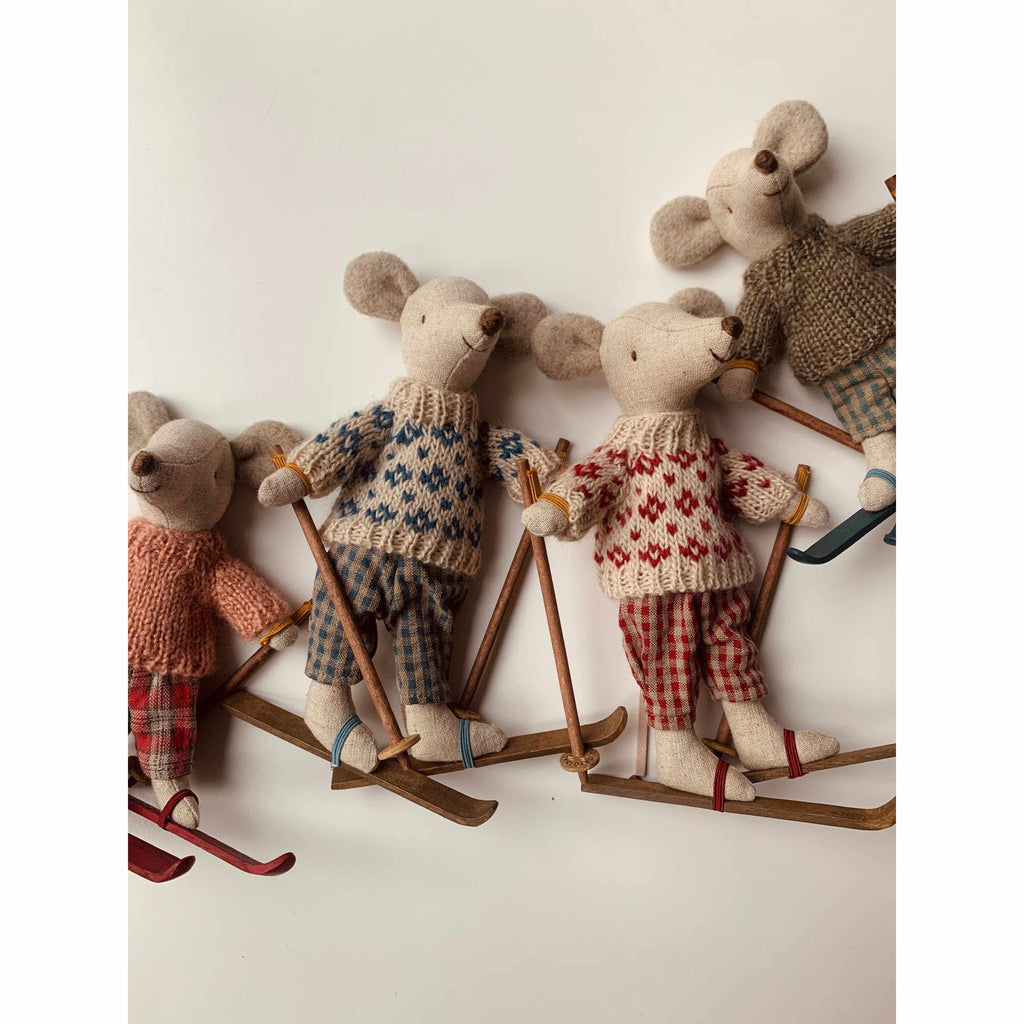 Maileg - Winter mouse with ski set - dad | Scout & Co