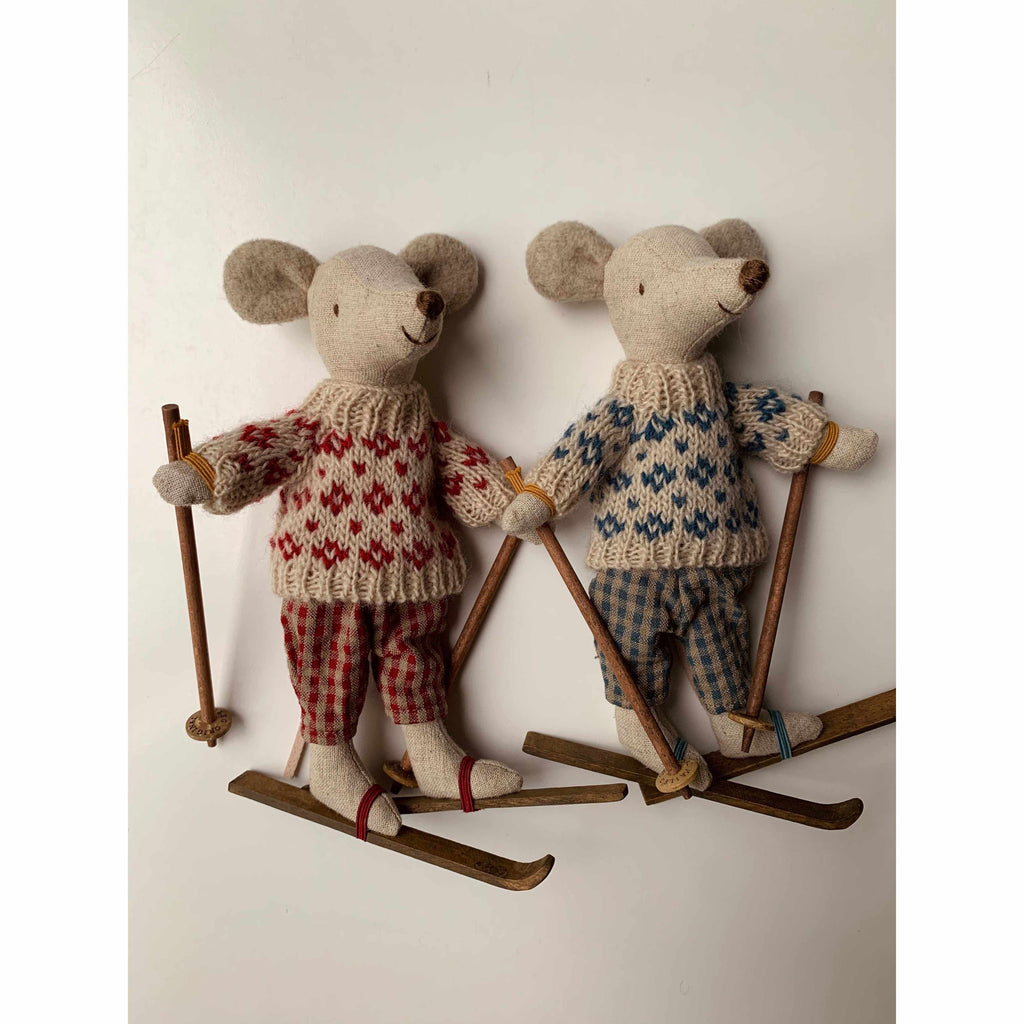 Maileg - Winter mouse with ski set - mum | Scout & Co