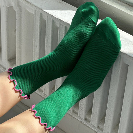 Le Bon Shoppe - Ruffled modal socks - Spinach & Pink | Scout & Co