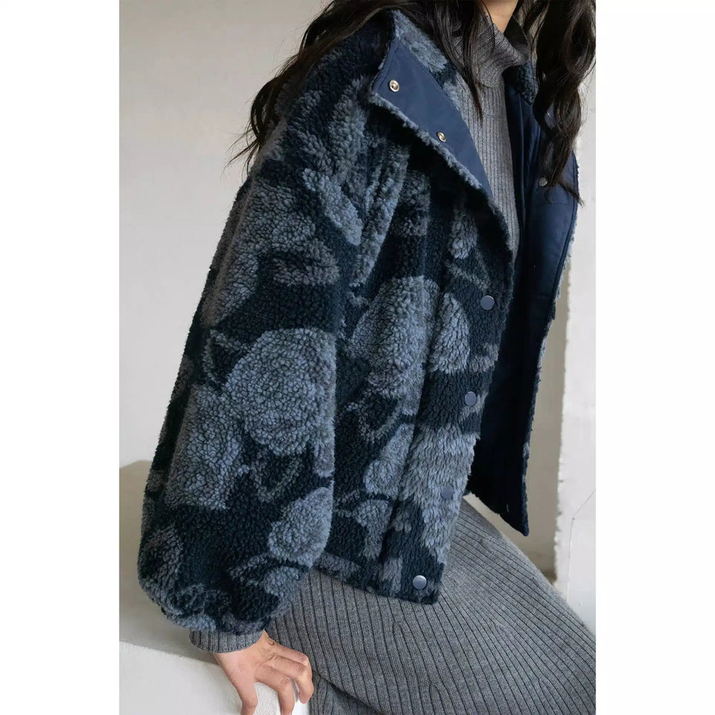 The Tiny Big Sister - Roses sherpa jacket - navy | Scout & Co