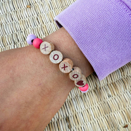 Cotton Twist - XOXO beaded friendship bracelet kit tin: Pink | Scout & Co