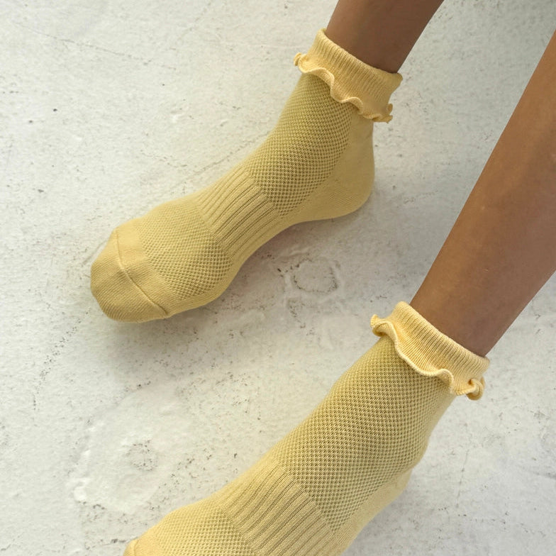 Le Bon Shoppe - Ruffled hugger crew socks - Banana Cream / Red | Scout & Co