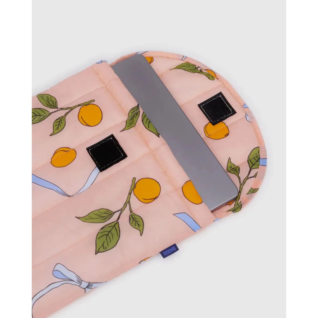 Baggu - Puffy laptop sleeve 13in / 14in - Apricots & Ribbons | Scout & Co