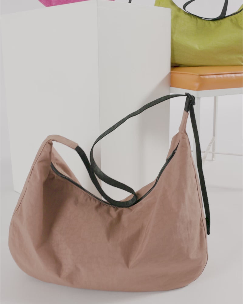 Baggu - Small Nylon Crescent bag - Azalea Pink