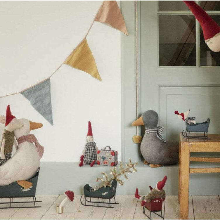 Maileg - Sleigh - mouse - Red | Scout & Co