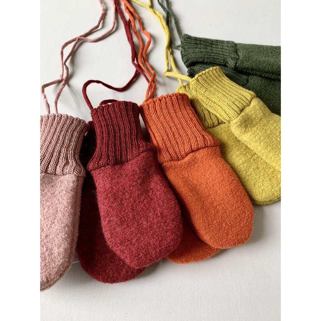 Disana - Boiled merino wool gloves - Olive | Scout & Co