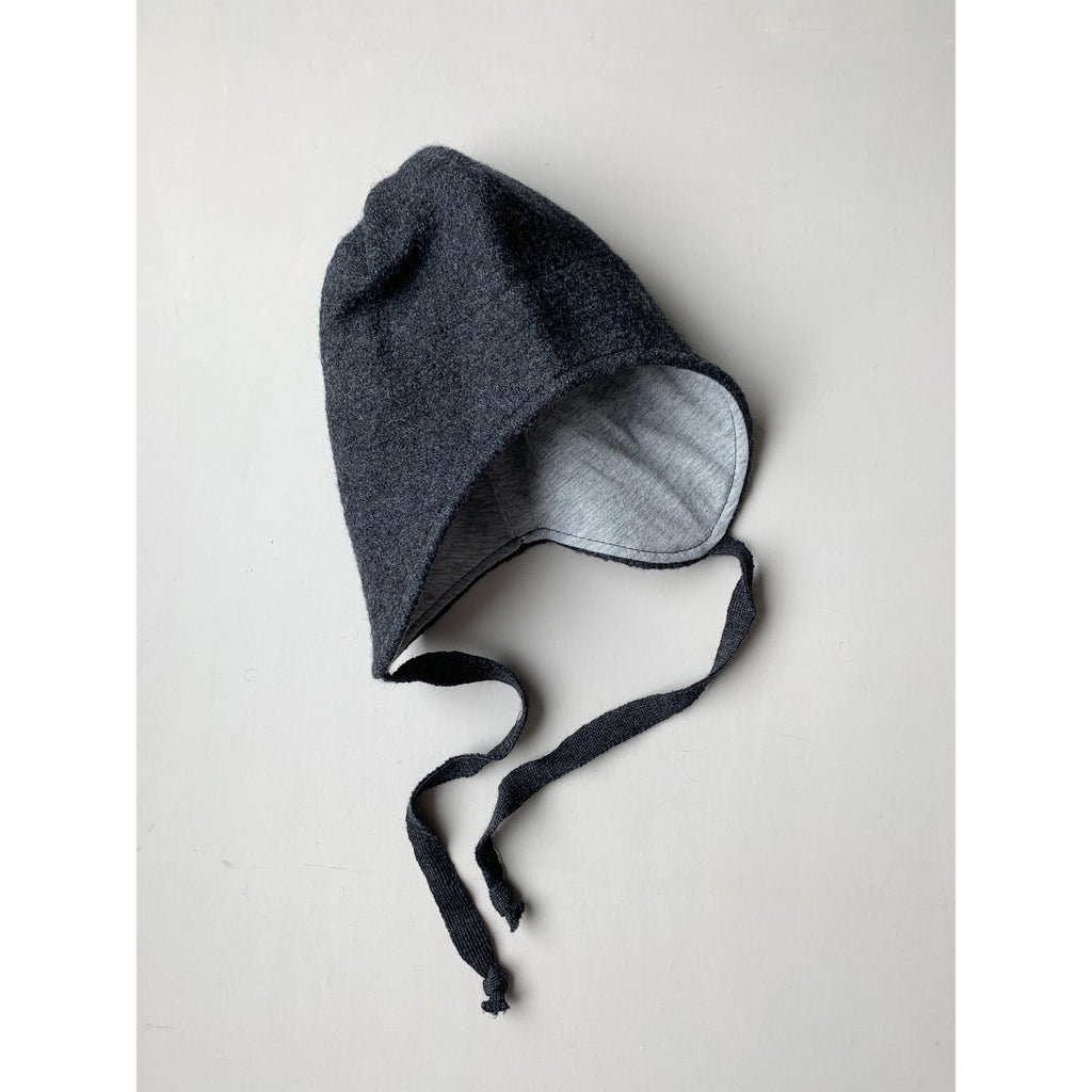 Disana - Boiled merino wool hat - Anthracite | Scout & Co