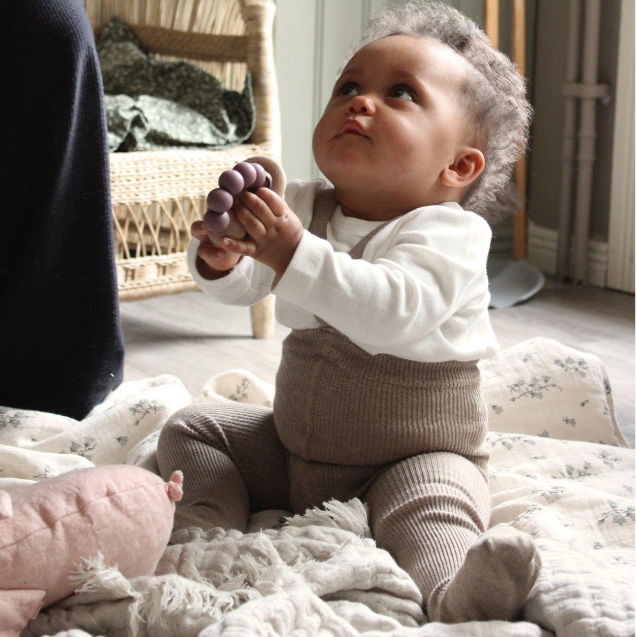 Silly Silas - Footed cotton tights with braces - Peanut Blend | Scout & Co